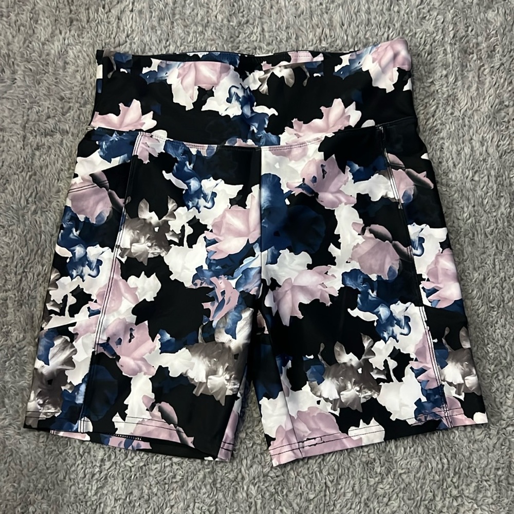 Balance Collections women’s shorts size Large
